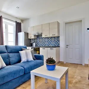 Ursula Self Catering And 1-br In By Tritoni Apartamento La Valeta