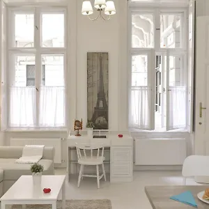 Paris Apartment Budapest
